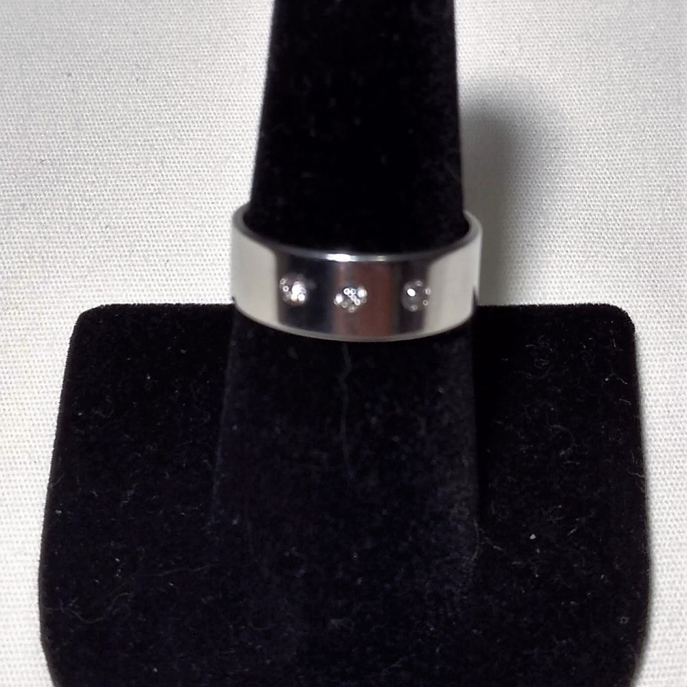 💕Silver Triple-Stone CZ Fashion Ring💕